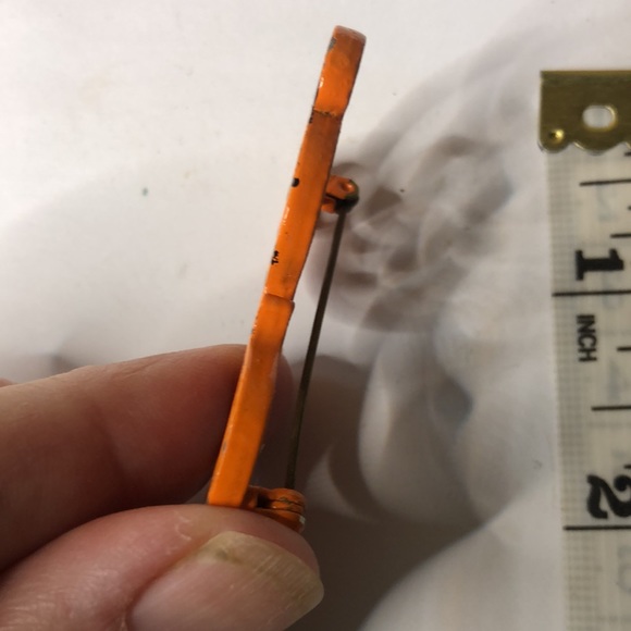 Vintage fun tiger pin. - Picture 4 of 5